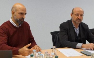 Foto von Dr. El Masri und Prof. Rohe am Konferenztisch