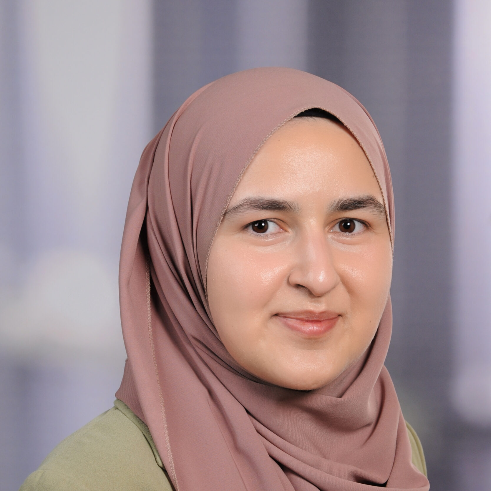 Porträtfoto von Büsra Gören