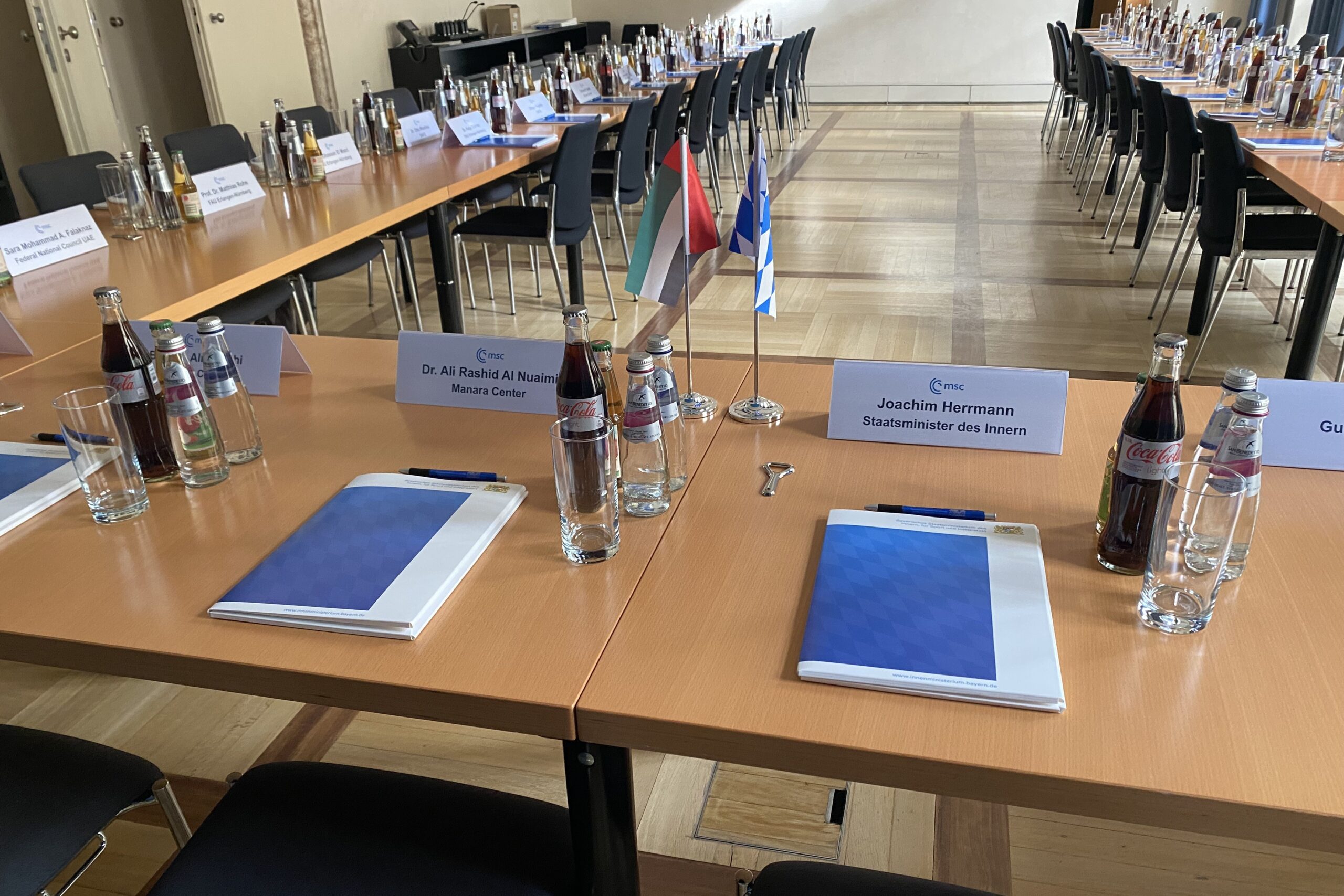 Der noch leere, aber bereits für den Side-Event vorbereitete Konferenzraum kurz vor Beginn der Veranstaltung